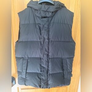 Calvin Klein Men's Black Puffer Vest for snow ski snowboard
